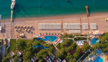 PIRATES BEACH CLUB